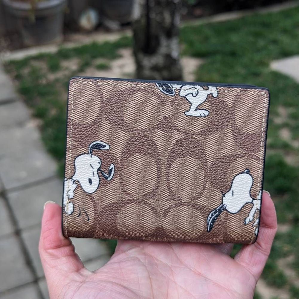 Coach X Peanuts Snap Wallet In Signature Canvas With Snoopy Print - Picture 3 of 7
